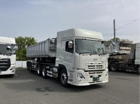 勤務によっては月収５５万円以上も可能！！ダンプ運転手（トレーラー運転手同時募集中）