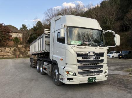 勤務によっては月収５５万円以上も可能！！ダンプ運転手（トレーラー運転手同時募集中）